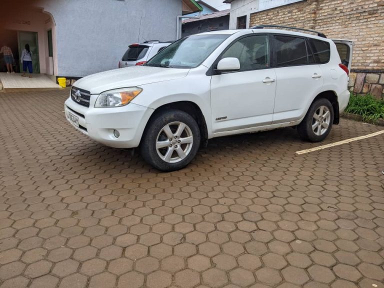 Read more about the article Toyota Rav4 self drive rental Kigali