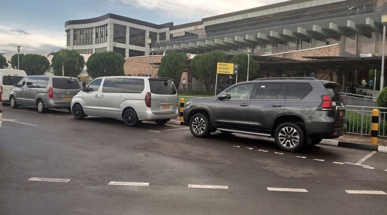 Read more about the article Kigali Airport Car Hire –  Self-Drive & Chauffeur Options in Rwanda